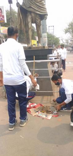 Cleaning-of-Gandhi-Statue-1